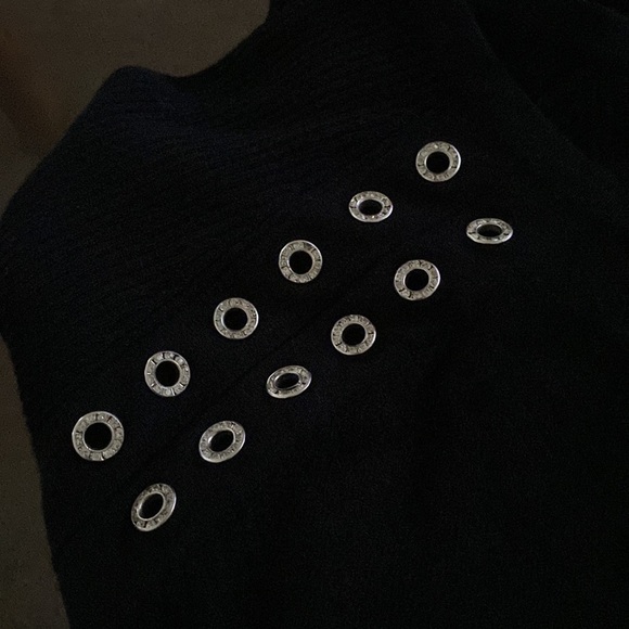 Sweater - Picture 4 of 4